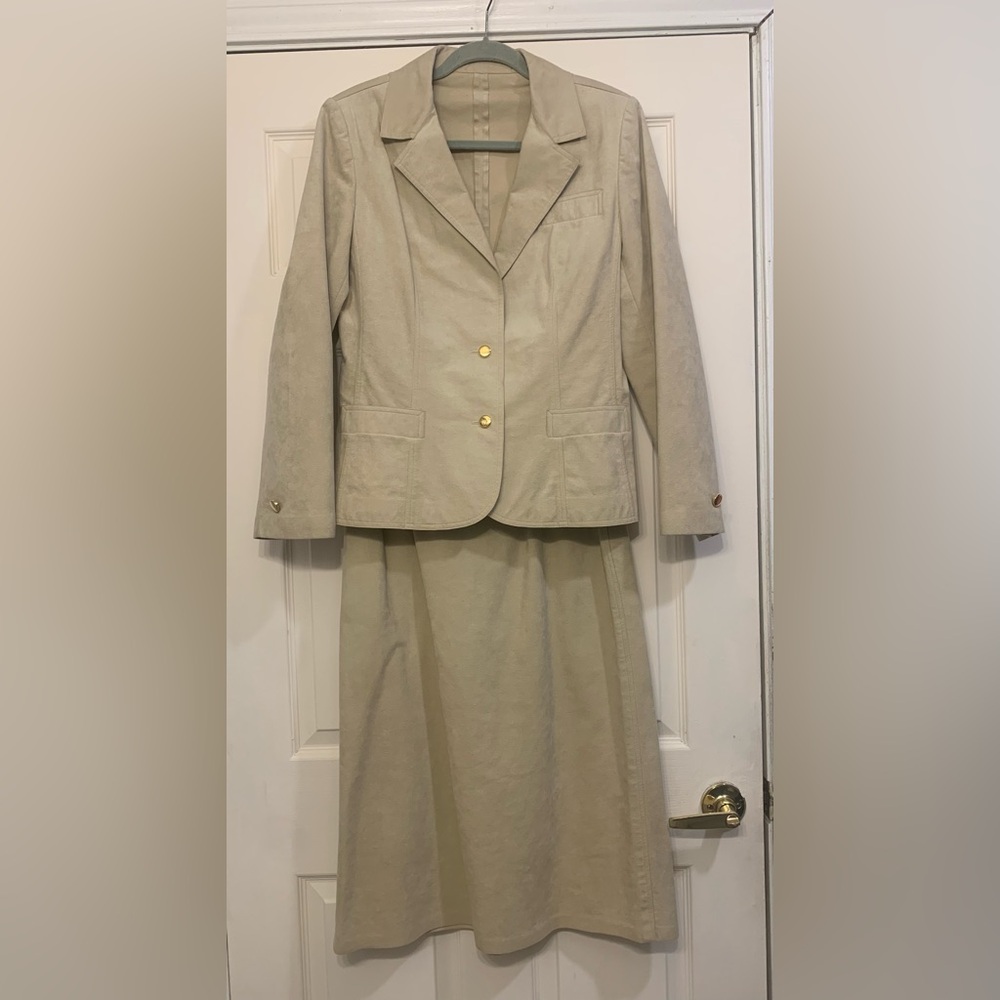 Vintage ERNST STRAUSS & Schnell Sport Suede Size 12 Blazer Skirt Set.       1686